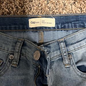 GAP 1969 True Skinny Capri Pants